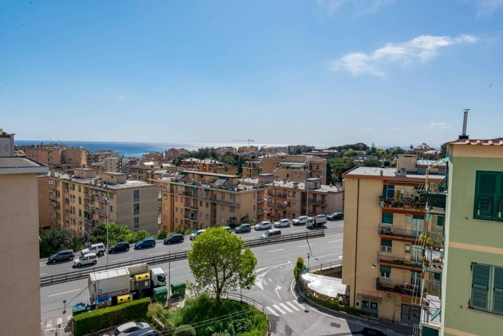 Vista - Appartamento via Simone Schiaffino, 16, Genova (zona Quarto) - foto 2