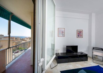 Soggiorno - Appartamento via Simone Schiaffino, 16, Genova (zona Quarto) - foto 4