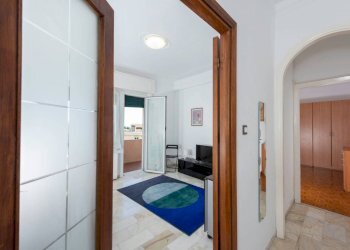 Corridoio - Appartamento via Simone Schiaffino, 16, Genova (zona Quarto) - foto 6