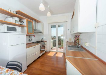 Cucina - Appartamento via Simone Schiaffino, 16, Genova (zona Quarto) - foto 7