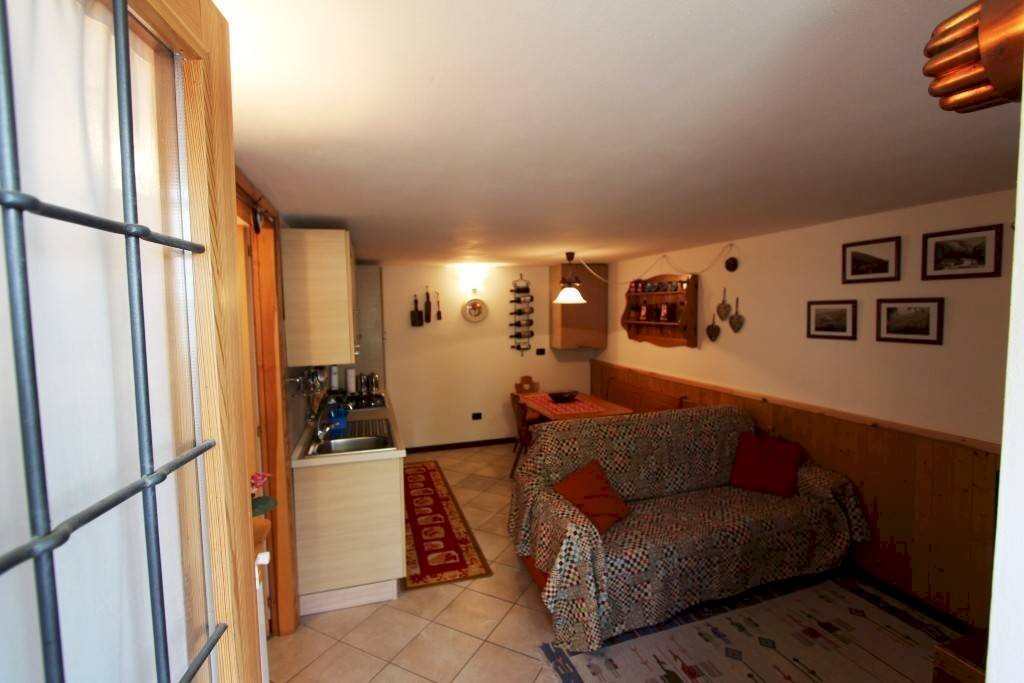 Esterno - Trilocale Frazione Cerian, 2, Antey-Saint-Andrè - foto 2