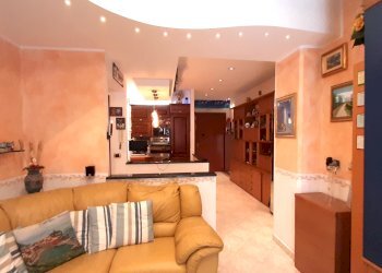 Quadrilocale via Ayroli, Genova (zona San Fruttuoso) - foto 1