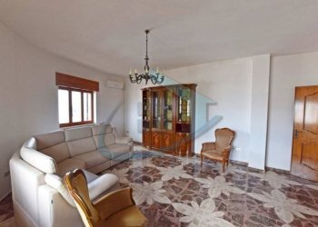 Salone - Casa indipendente via Giuseppe Verdi, Gagliano del Capo - foto 9