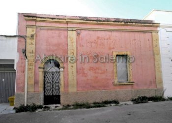 Facciata - Casa indipendente via Alberto Lionetto, Salve - foto 1