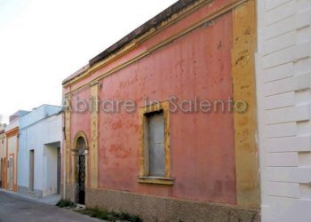 Facciata - Casa indipendente via Alberto Lionetto, Salve - foto 3