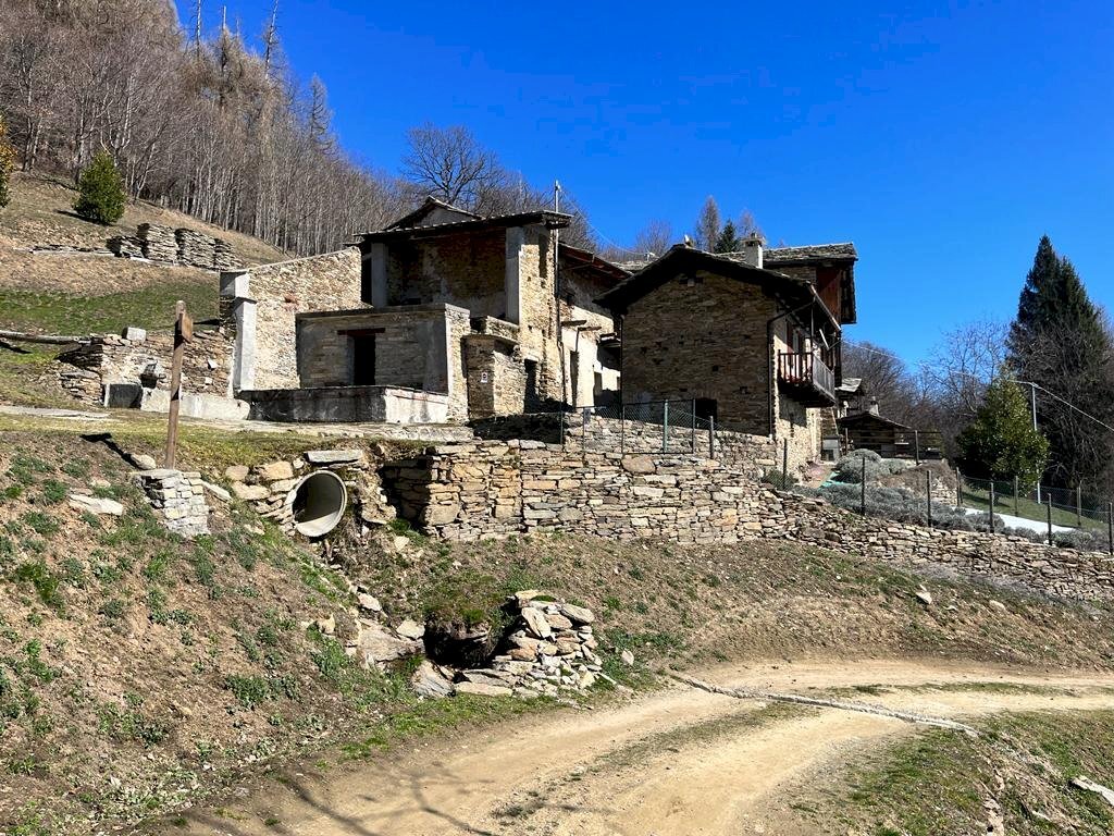 Rustic Borgata Pantoisa, Melle - photo 1