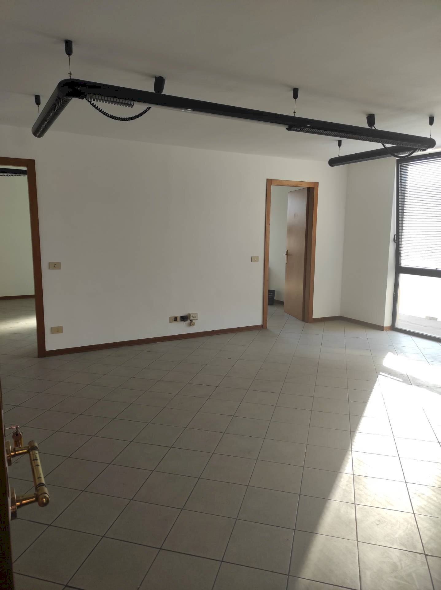Office Viale Einaudi, Lucca (neighborhood Sant'Anna) - photo 1