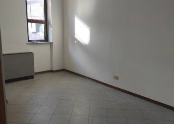 Ufficio Viale Einaudi, Lucca (zona Sant'Anna) - foto 2