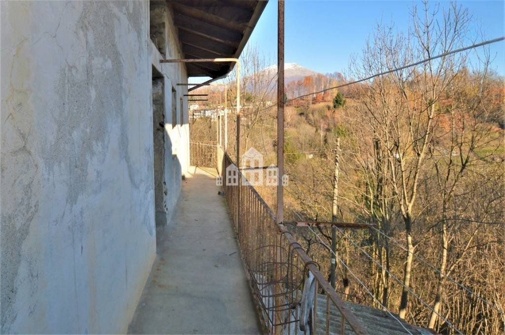 Balcone - Casa indipendente via Duccio Galimberti, Cuorgnè - foto 3