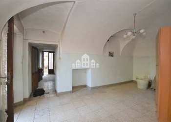 Stanza non arredata - Independent house via Duccio Galimberti, Cuorgnè - photo 4
