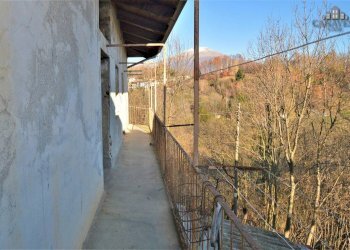 balcone - Casa indipendente via Duccio Galimberti, Cuorgnè - foto 11