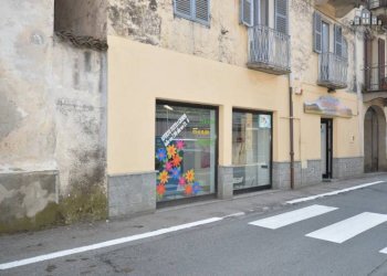 esterno - Negozio via Carlo Botta, 30, Castellamonte - foto 1