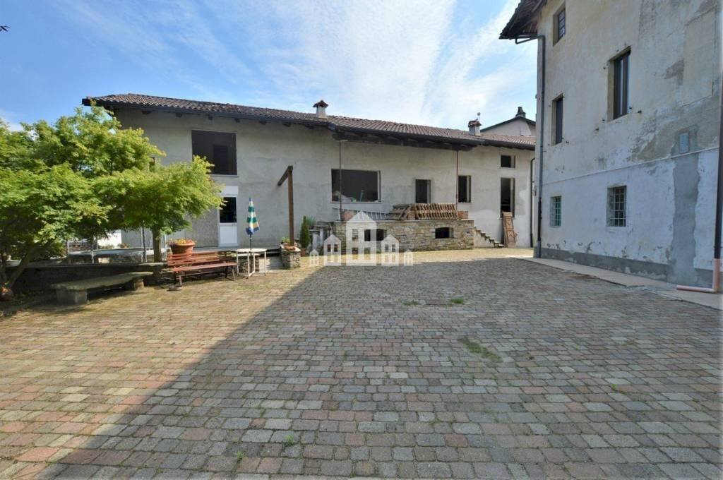 Cortile interno - Casa indipendente via Massimo D'Azeglio, 4, Vistrorio - foto 1