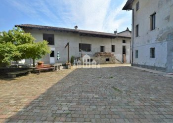 Cortile interno - Casa indipendente via Massimo D'Azeglio, 4, Vistrorio - foto 1
