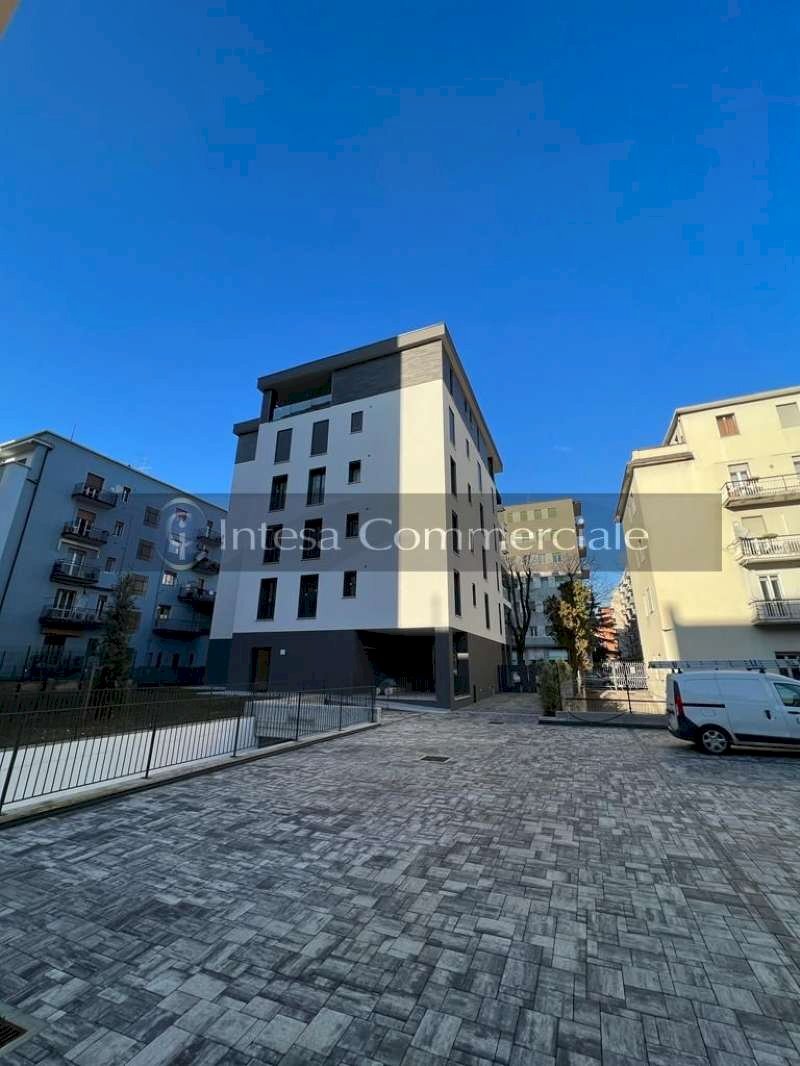 ZONA POSTI AUTO - Negozio via ORTIGARA, Brescia - foto 2