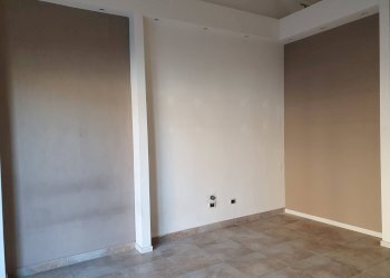 Attività Commerciale Via Antonio Torrini, Lucca (zona San Marco) - foto 2