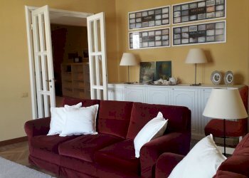 APPARTAMENTO AFFITTO ARREDATO GENOVA CENTRO QUADRI - Three-room apartment via ROCCATAGLIATA CECCARDI, Genova - photo 3