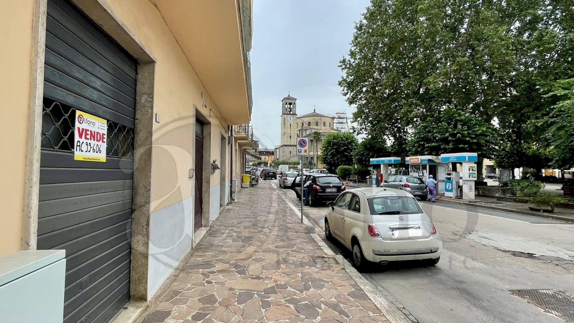 Locale Commerciale Piazza San Tommaso D'Aquino, Aquino - foto 2