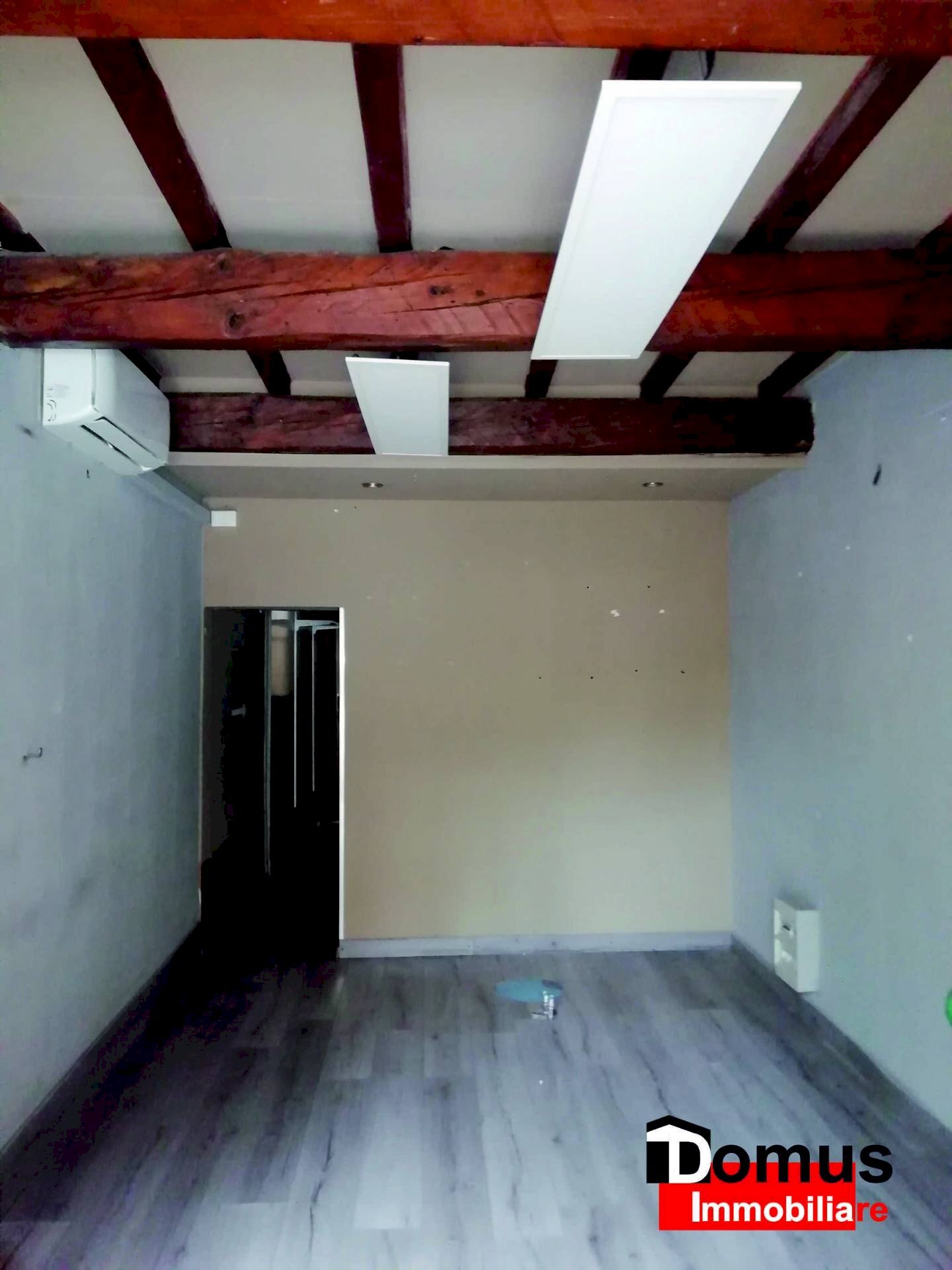 Shop Ferrara (neighborhood Centro Storico) - photo 1