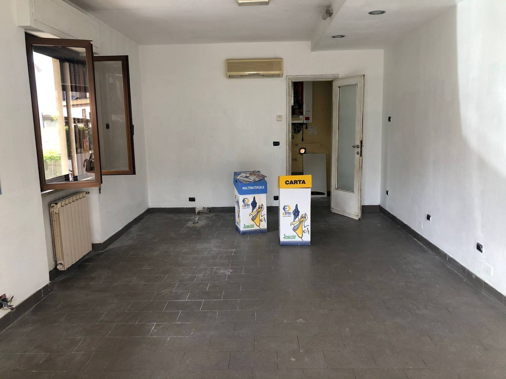 Commercial Activity via della pace, Massarosa - photo 1