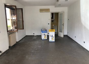 Commercial Activity via della pace, Massarosa - photo 1