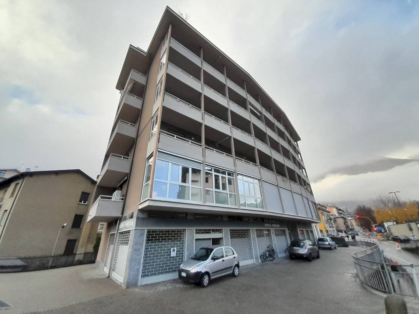 Shop via Ezio Parolo, 40, Sondrio - photo 2