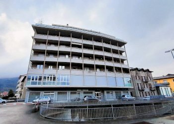 Negozio via Ezio Parolo, 40, Sondrio - foto 1