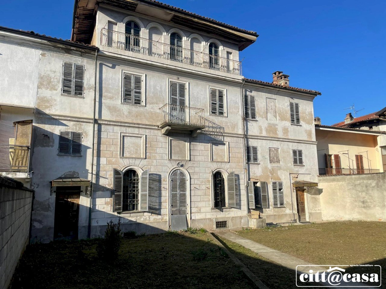 Semi-detached house Lauriano - photo 1