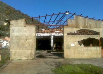 il capannone esterno - Capannone via San Rocco, Recco - foto 3