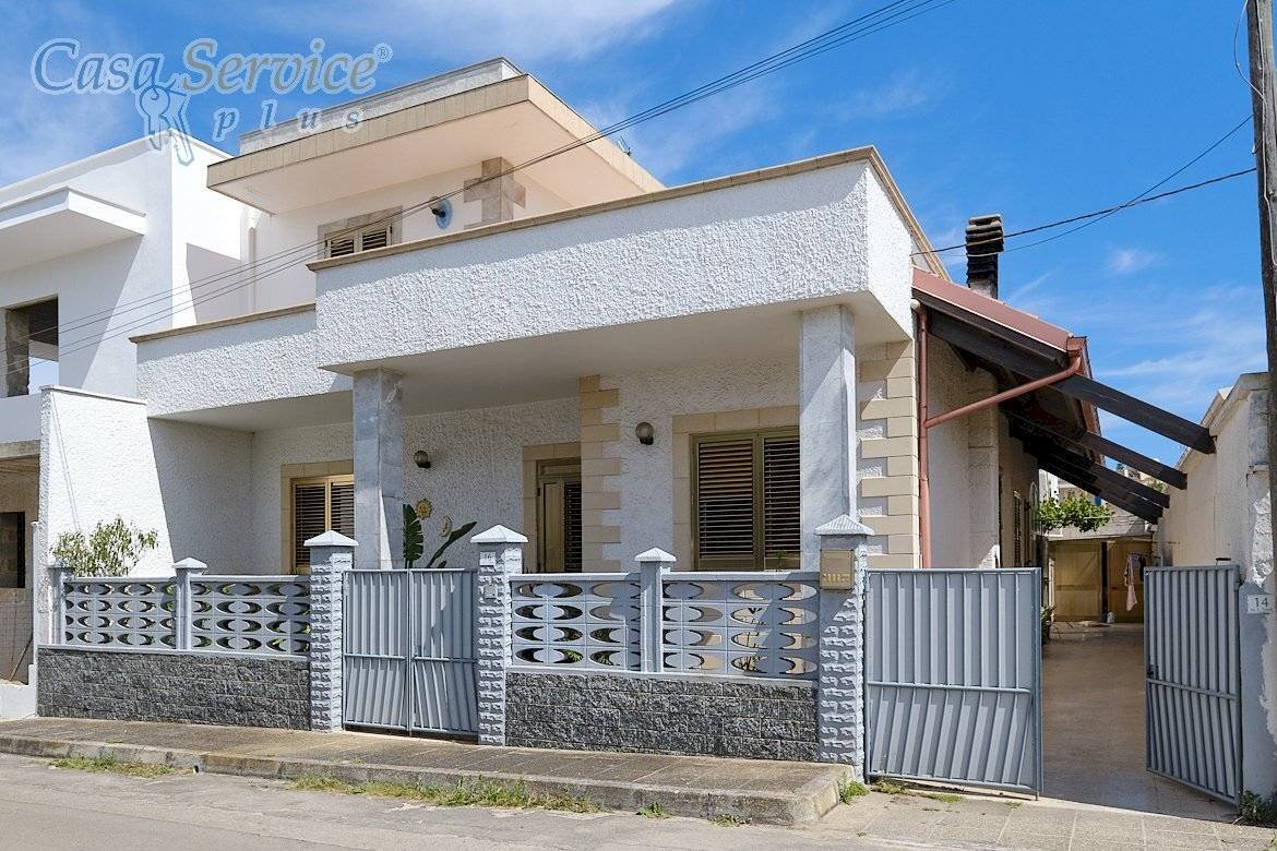 facciata - Villa via Enrico Tazzoli, Ugento - foto 3