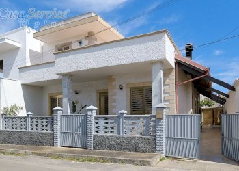 facciata - Villa via Enrico Tazzoli, Ugento - foto 3