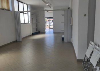 Attività Commerciale Via Carlo Piaggia, Lucca (zona Arancio) - foto 1