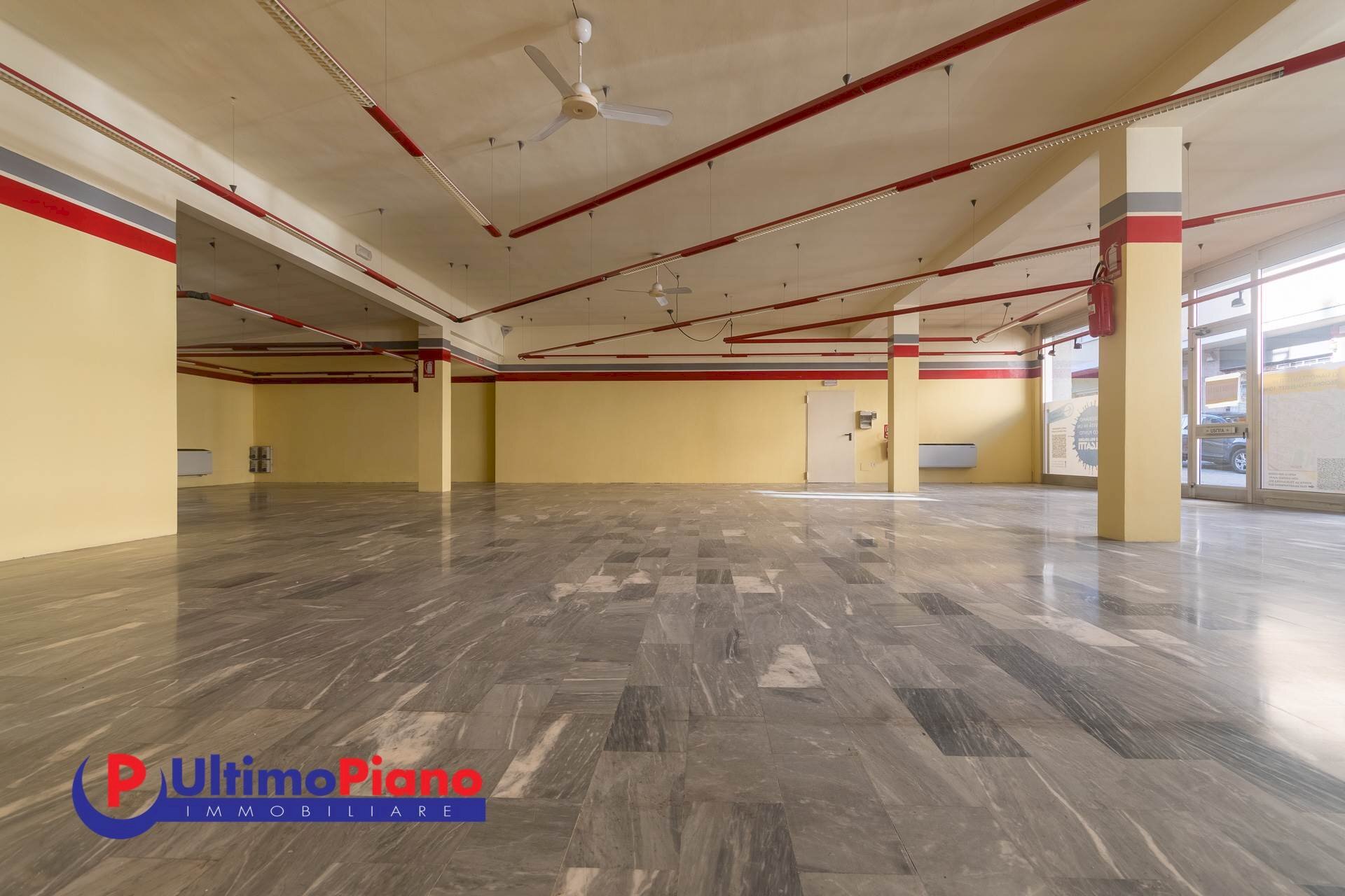 Shop Via Marmore, Aosta - photo 2