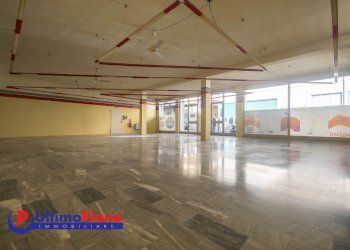 Shop Via Marmore, Aosta - photo 3