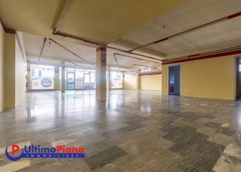 Shop Via Marmore, Aosta - photo 4