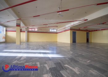 Shop Via Marmore, Aosta - photo 5