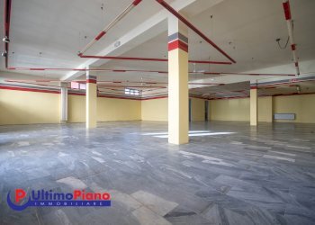 Shop Via Marmore, Aosta - photo 8