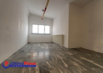 Shop Via Marmore, Aosta - photo 10