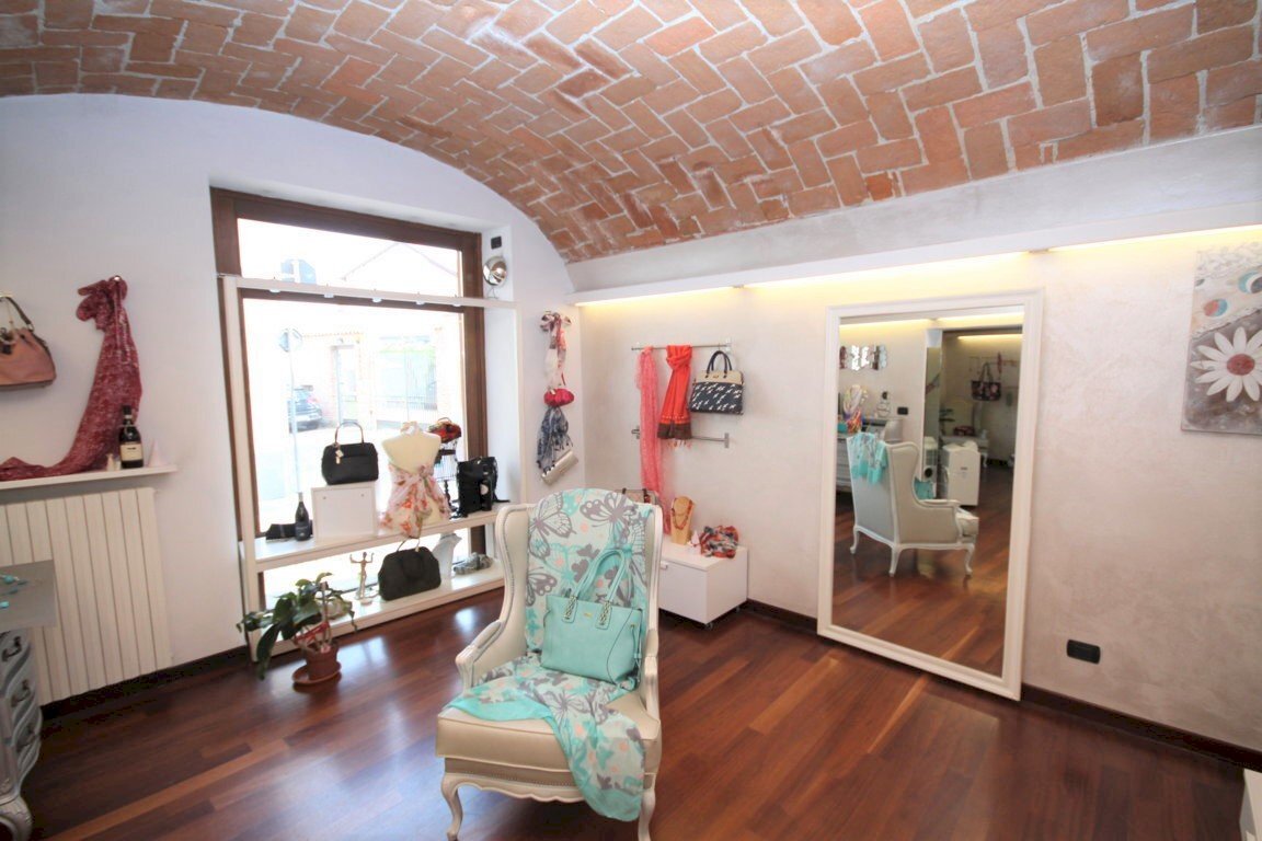 Commercial Premises Alba - photo 1