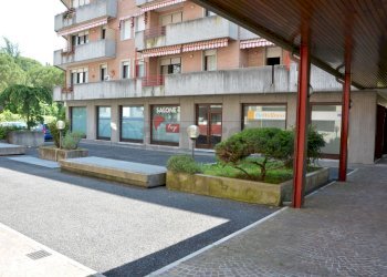 ESTERNI - Locale Commerciale VIA DIVISIONE JULI 18-19, Manzano - foto 1