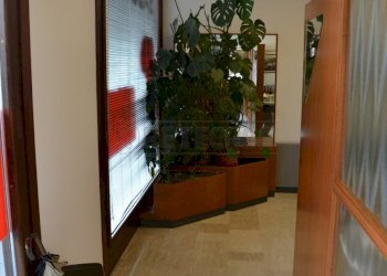 INGRESSO - Locale Commerciale VIA DIVISIONE JULI 18-19, Manzano - foto 7