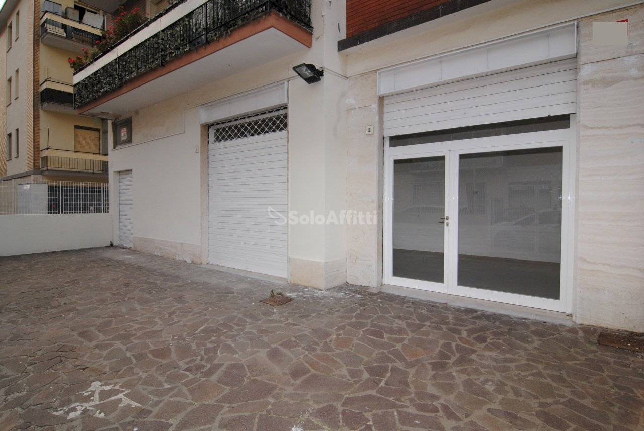 ESTERNO - Commercial Premises Livorno - photo 1