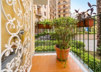 Balconcino sala da pranzo - Appartamento Piazza delle Medaglie D'Oro, Napoli (zona Arenella) - foto 12