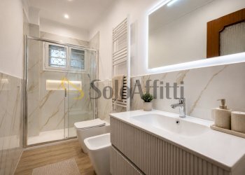 Bagno 2 - Appartamento Piazza delle Medaglie D'Oro, Napoli (zona Arenella) - foto 19