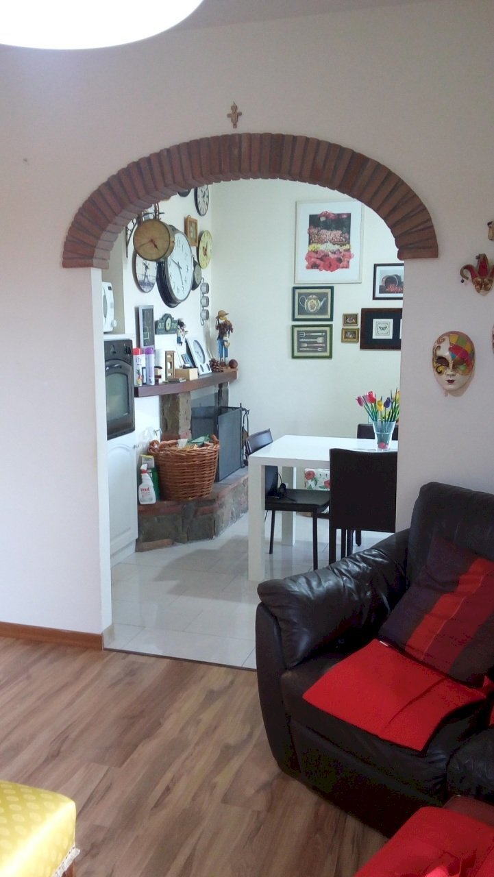 sala - Quadrilocale Via M. Lucertini 3, Passignano sul Trasimeno - foto 1