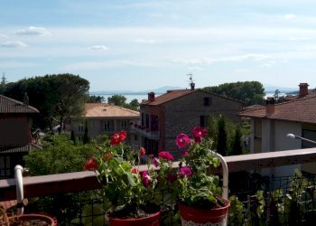 viste - Quadrilocale Via M. Lucertini 3, Passignano sul Trasimeno - foto 2