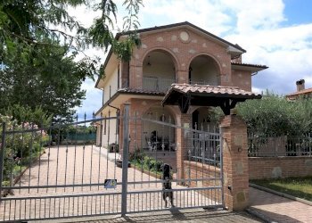 01.jpg - Villa Via Saragat 18, Castiglione del Lago - foto 1