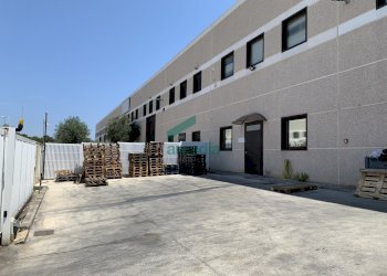 prospetto - Commercial Premises Strada Provinciale Modugno-Bari 83, Modugno - photo 1