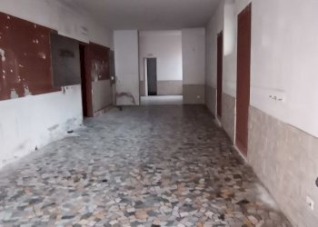 1619601168368.jpg - Locale Commerciale Via Sarzanese 937, Lucca - foto 2