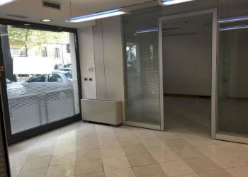 firenze_viale_dei_mille_locazione_locale_commercia - Commercial Premises Piazza San Michele 32, Lucca - photo 5